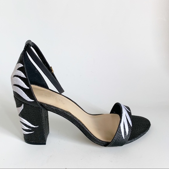 Expression Shoes - Expression Heel Embroidered Black White Sandals 9